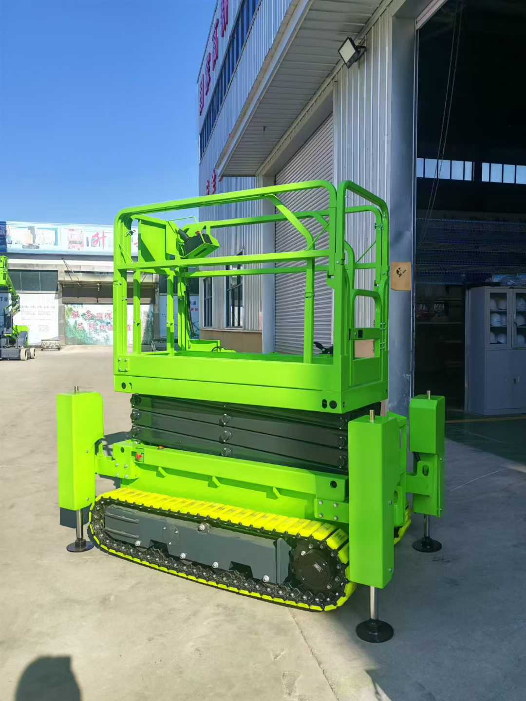 Компактный гусеничный подъемни – обзор и цена Compact Crawler Boom Lift